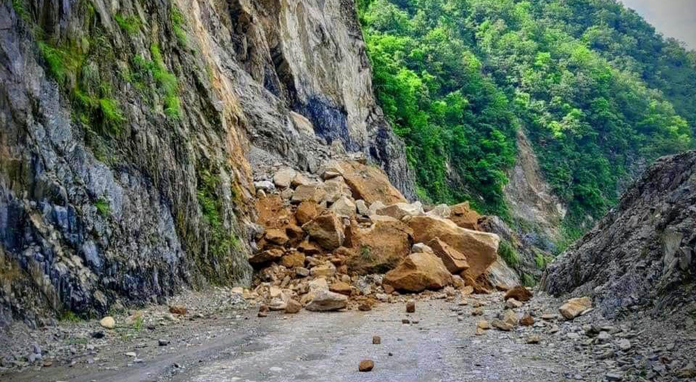 रिडी‐रुद्रबेणी सडक अबरुद्ध